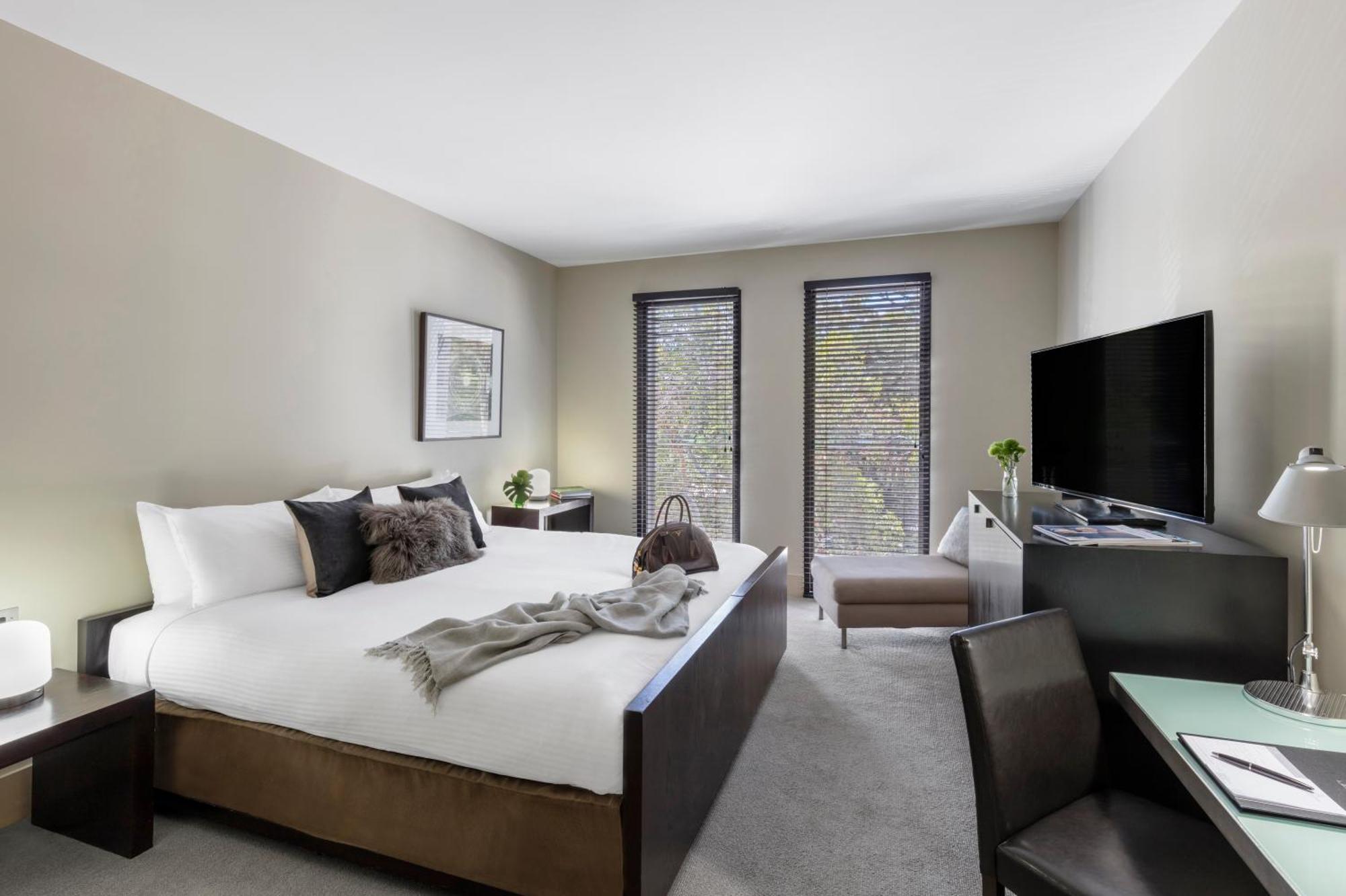 Superior Room King or Twin Beds Includes Historic Werribee Mansion Tour