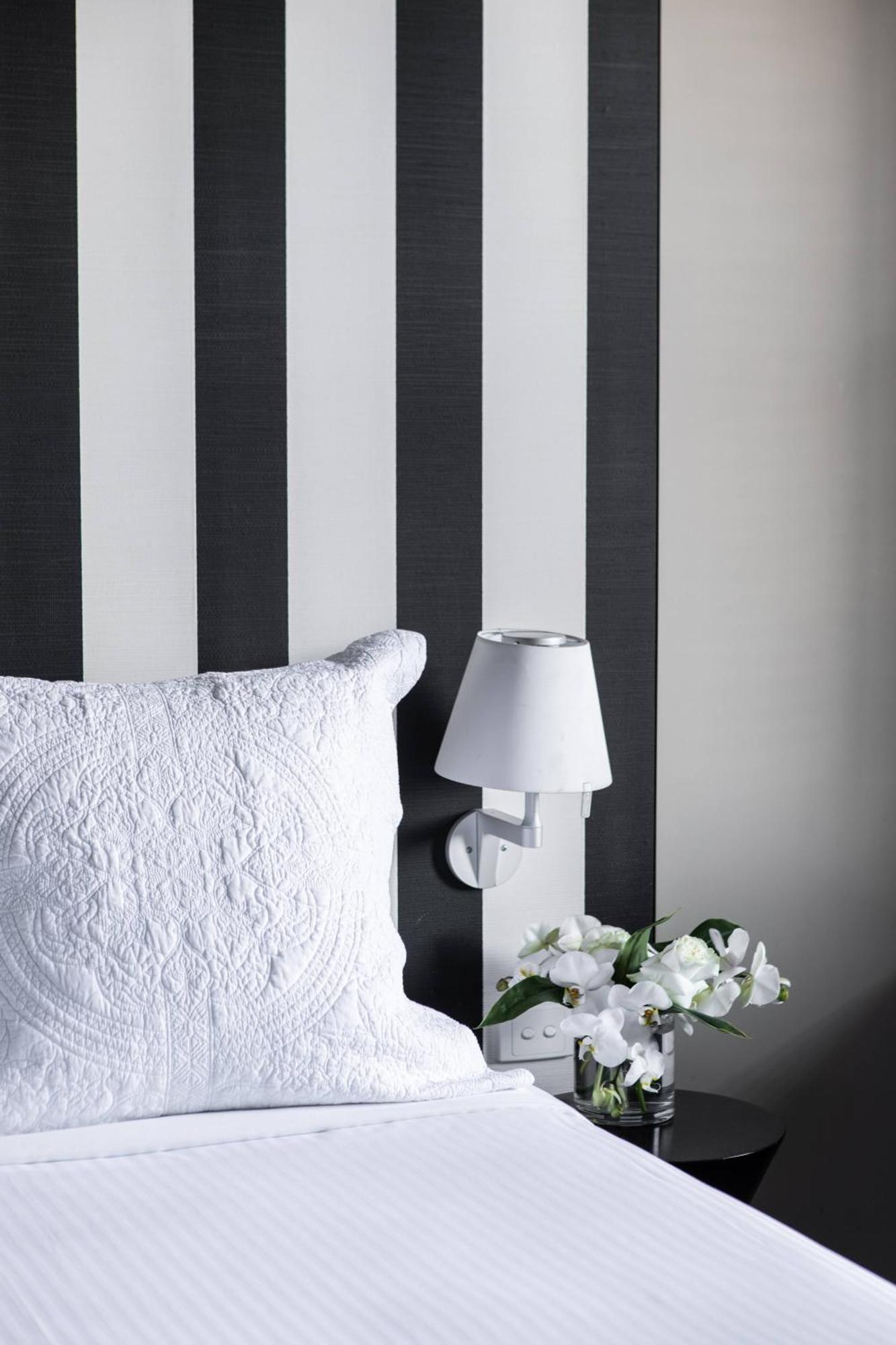 Heritage Room Queen Bed Includes Historic Werribee Mansion Tour